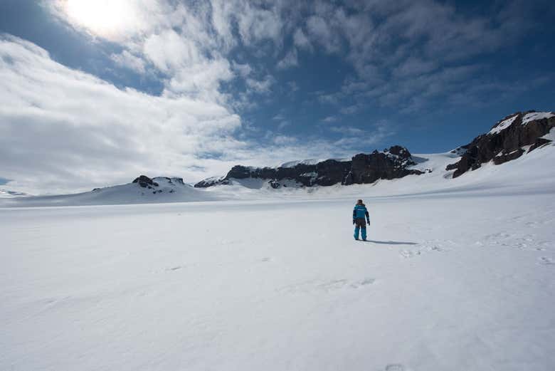 Deslizándonos en moto de nieve por Vatnajökull