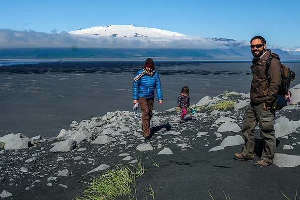 Disfrutando de la costa de Ingólfshöfði