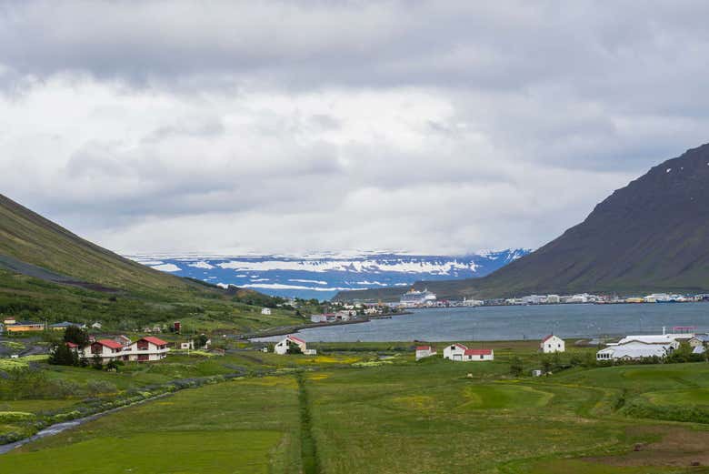 Valle de la bahía de Isafjordur
