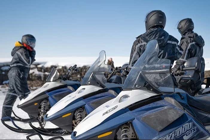 Motos de nieve en las que realizaremos el tour