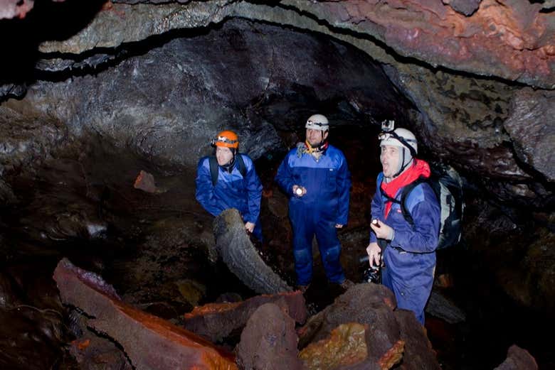 Esplorando la grotta