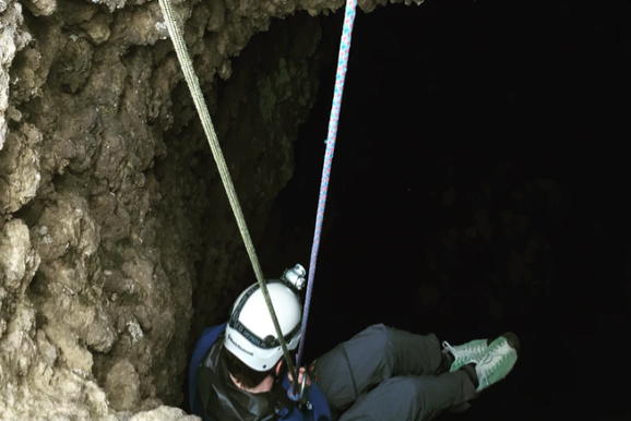 Descenso a la cueva Tintron