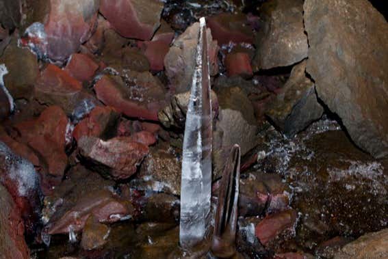 Alla scoperta delle formazioni rocciose della grotta