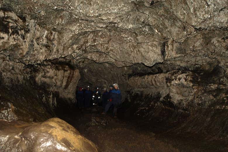 Esplorando la grotta Litli Björn
