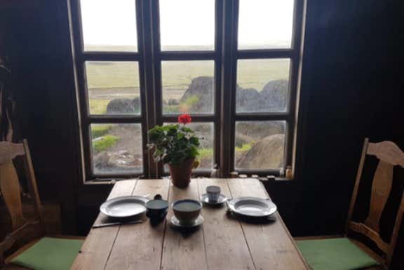 Interior de The Cave People