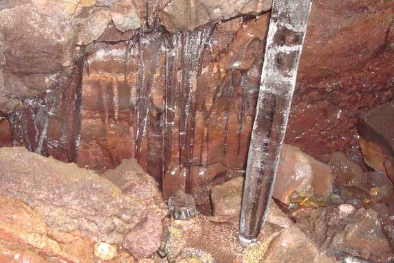 Detalles de la cueva Gjábakkahellir