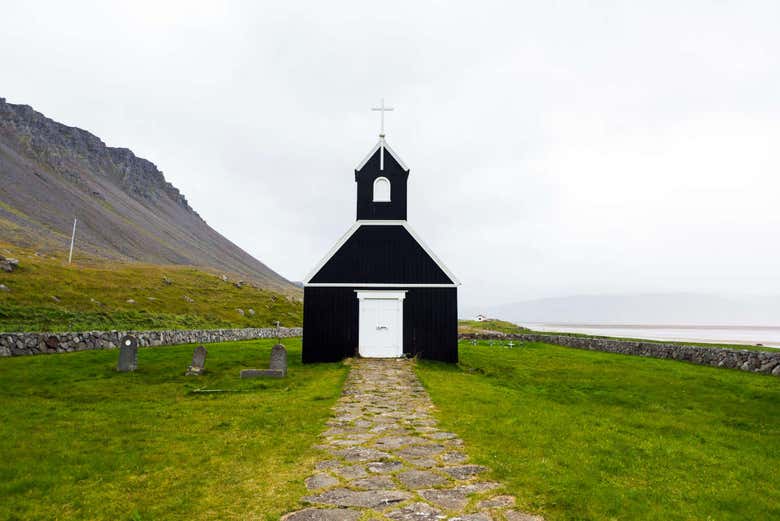 A church in Raudasandur