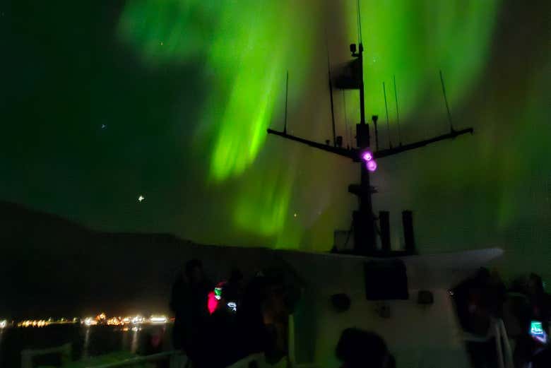 Sentiréis la emoción de cazar auroras desde la cubierta