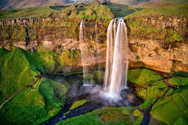 Panorámica de la cascada de Seljalandsfoss