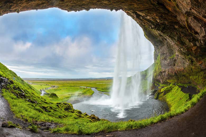La cueva tras la cascada de Seljalandsfoss