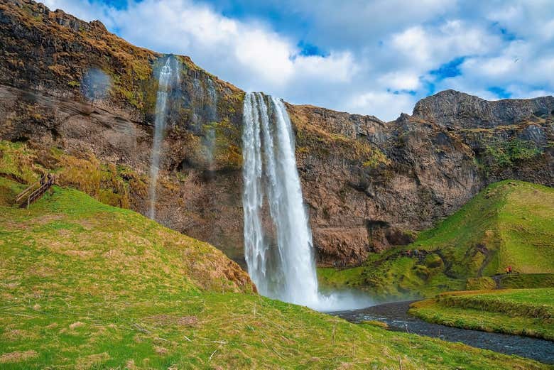 La cascata Seljalandsfoss