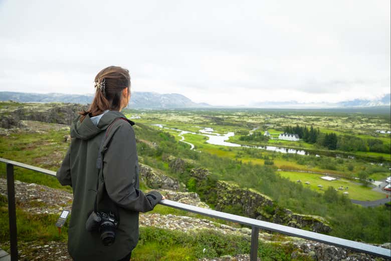 Contemplando las vistas del Parque Nacional de Þingvellir