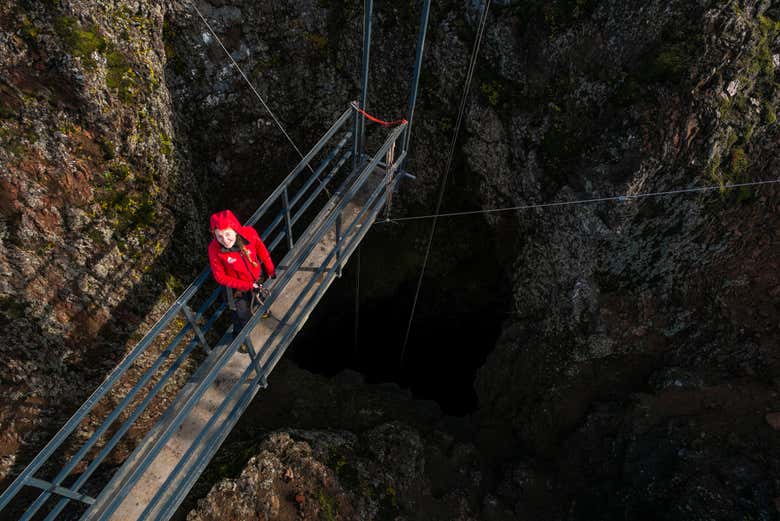 Bajando en el teleférico al interior del volcán