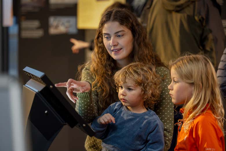 Disfrutando de la visita al museo