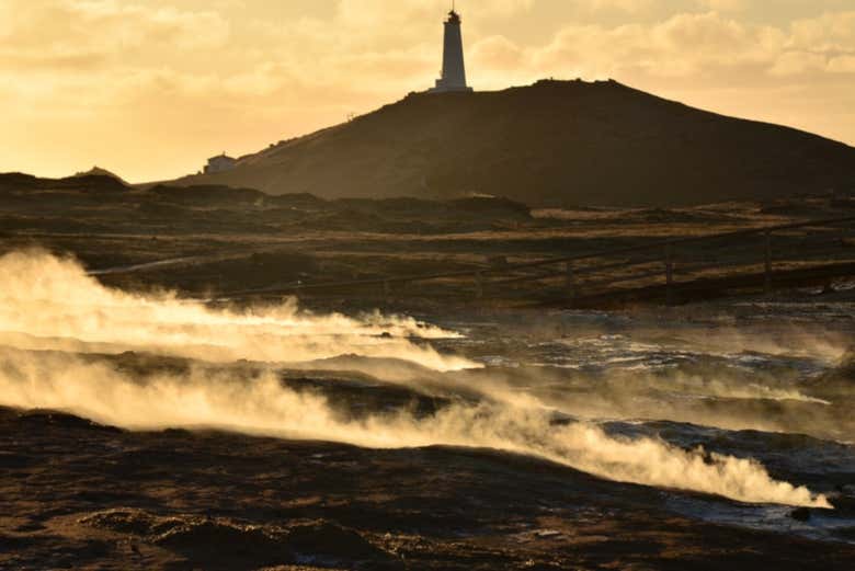 Entardecer no farol Reykjanesviti