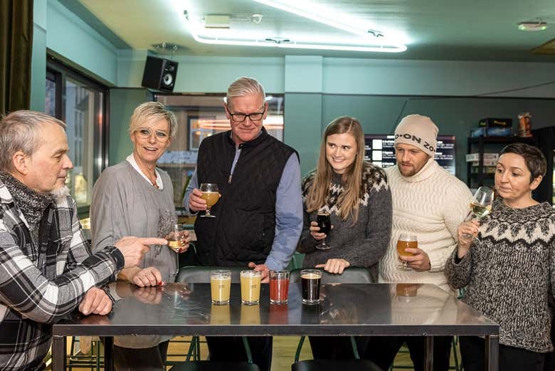 Escutando as explicações do guia