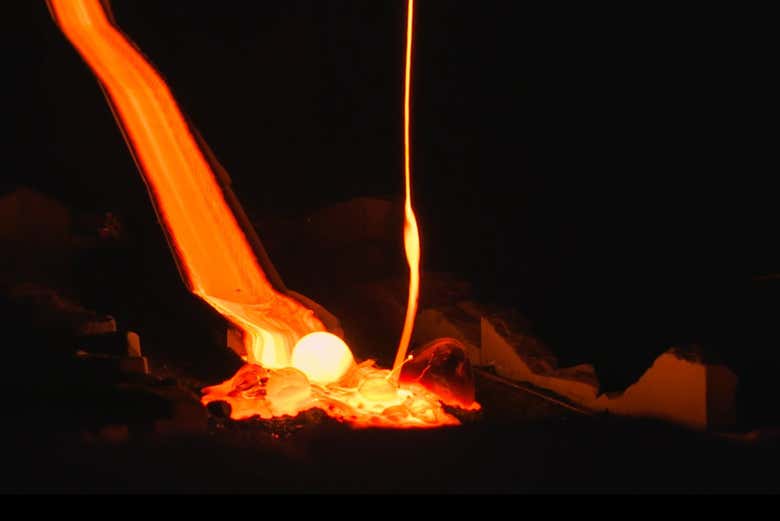 A lava fundida a uma temperatura muito alta
