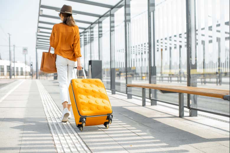 El autobús estará aparcado en la terminal de salidas