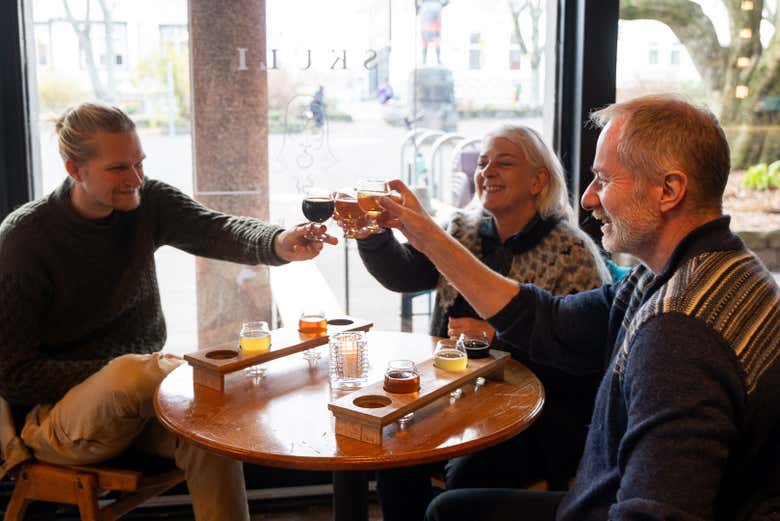 Disfrutando del un bar de Reikiavik