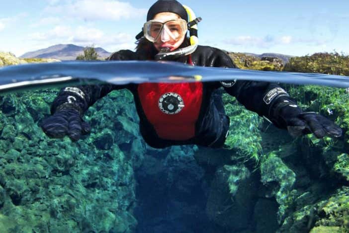 Praticando snorkel em Silfra