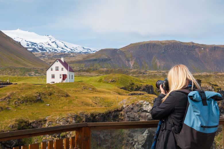Take pictures of the scenery