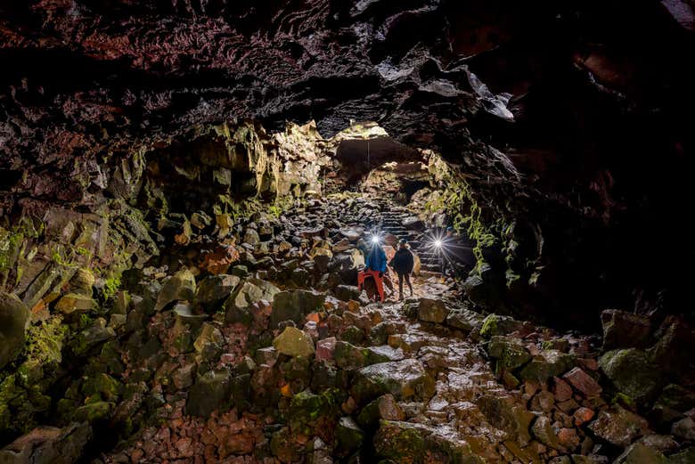 Alla scoperta del tunnel di lava di Raufarhólshellir