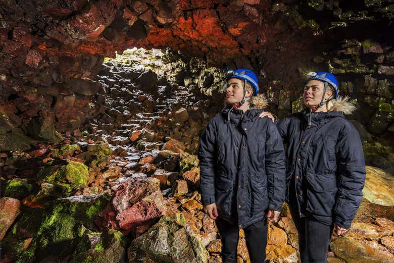 Visita del tunnel di lava di Raufarhólshellir
