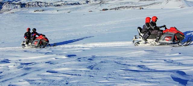 Aventura en moto de nieve por el sur de Islandia