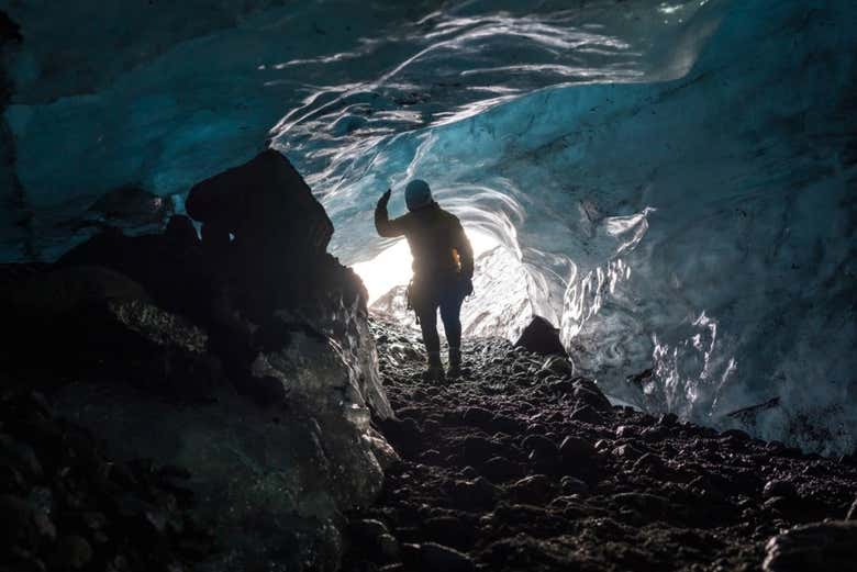 Interior de la cueva de hielo azul