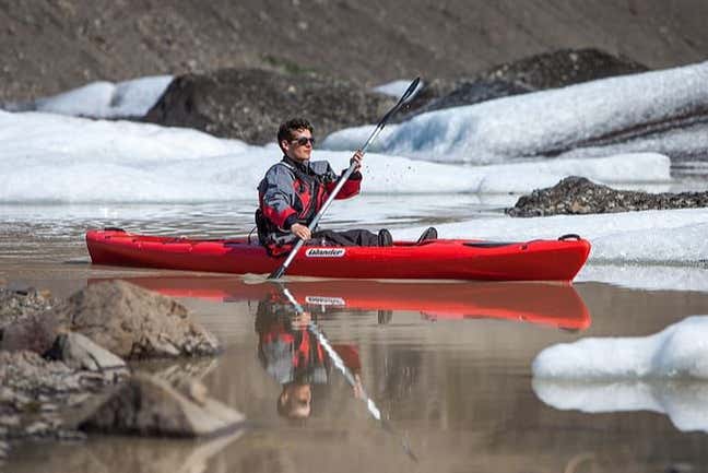 Caiaque pelo glaciar