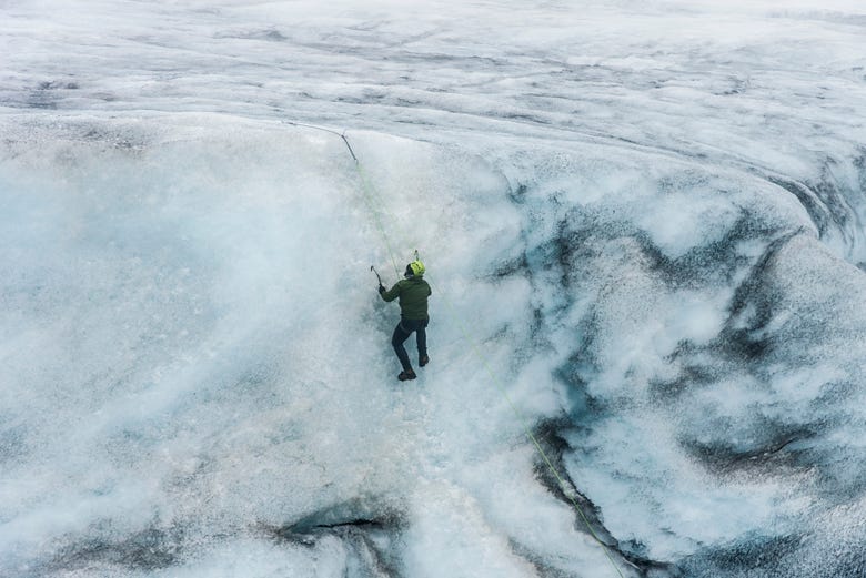 Escalada no gelo no glaciar Sólheimajökull