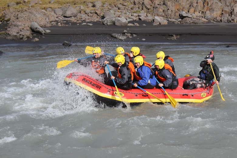 Descida de bote pelo norte da Islândia