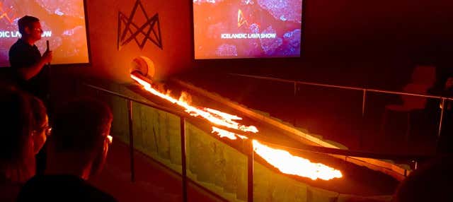 Spectacle de lave en fusion à Vík