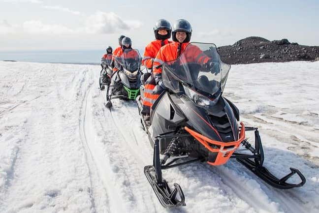 Giro in motoslitta sul ghiacciaio di Mýrdalsjökull