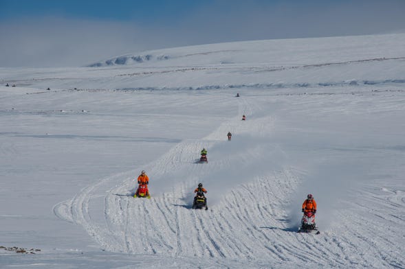 Paseo en moto de nieve por el glaciar Mýrdalsjökull
