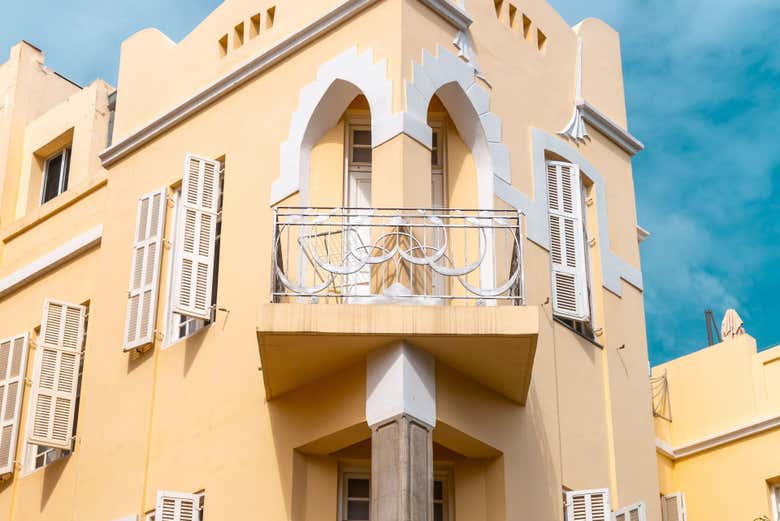 Uno de los balcones de estilo Art Déco de Nachalat Binyamin