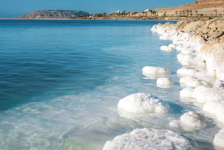 Costa salina del mar Morto