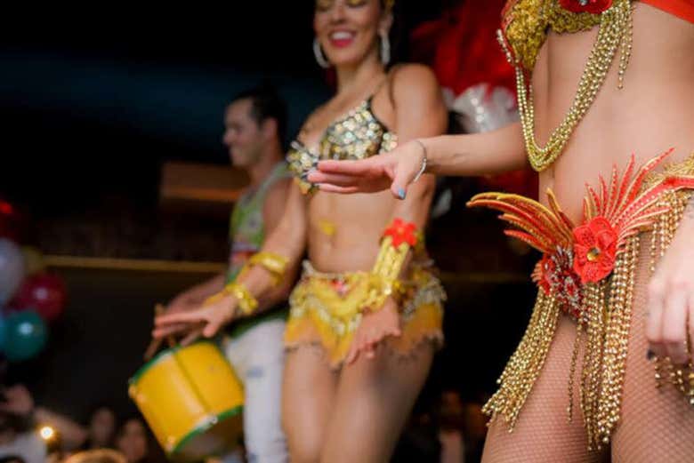 Bailarinas num dos pubs