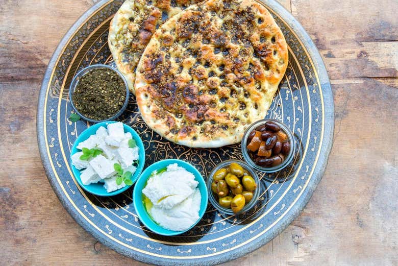 Plato de zaatar tradicional