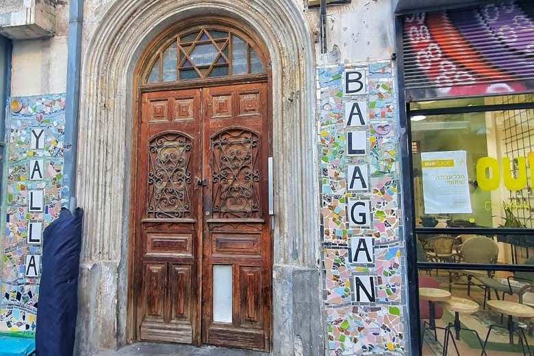 Contemplaremos también la arquitectura del barrio