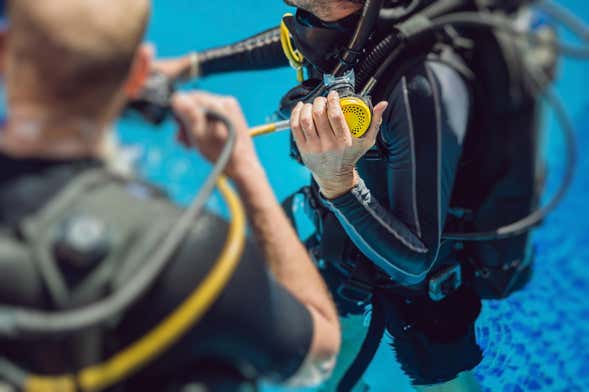 Mergulho com scooter submarino em Aci Castello