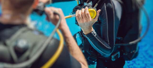 Mergulho com scooter submarino em Aci Castello