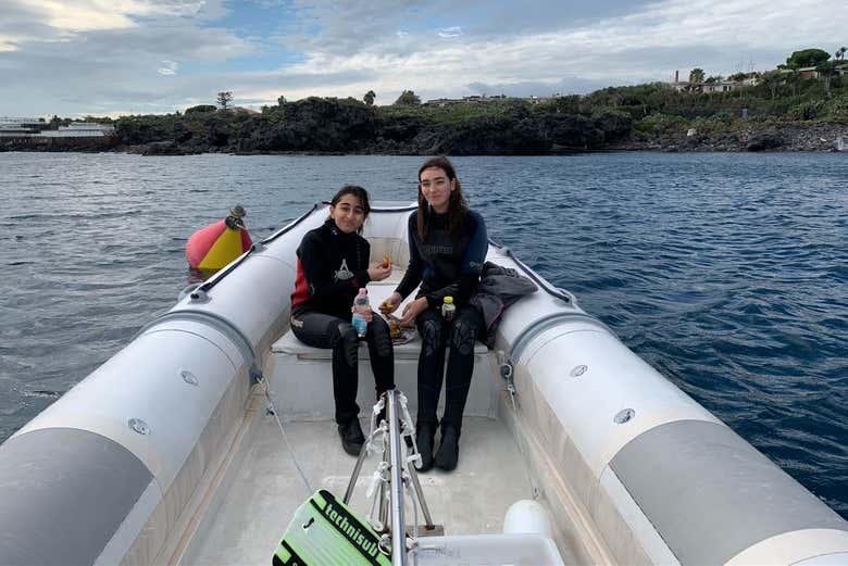Navegando por las aguas de Aci Castello