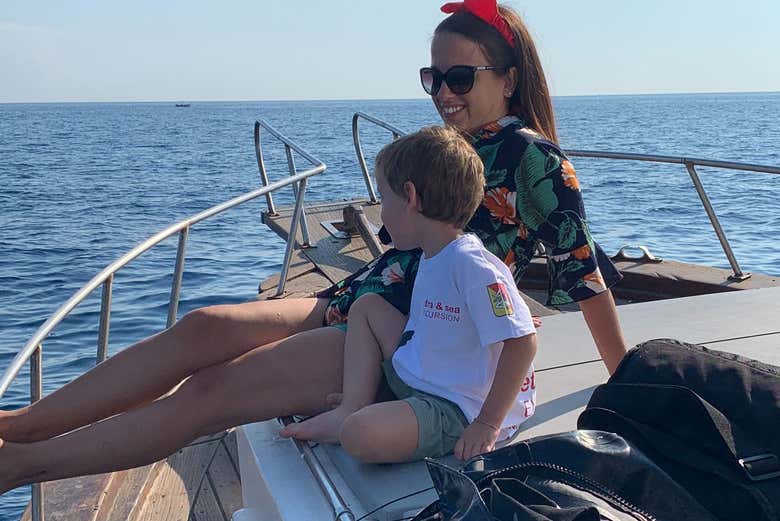 Una familia a bordo del barco