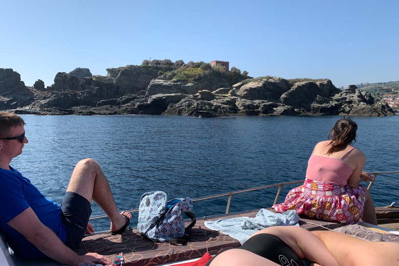 Tomando el sol en la cubierta del barco