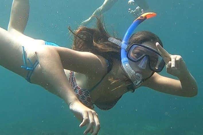 Haciendo snorkel en Aci Castello