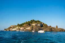Paseo en barco por las islas Cíclope con almuerzo