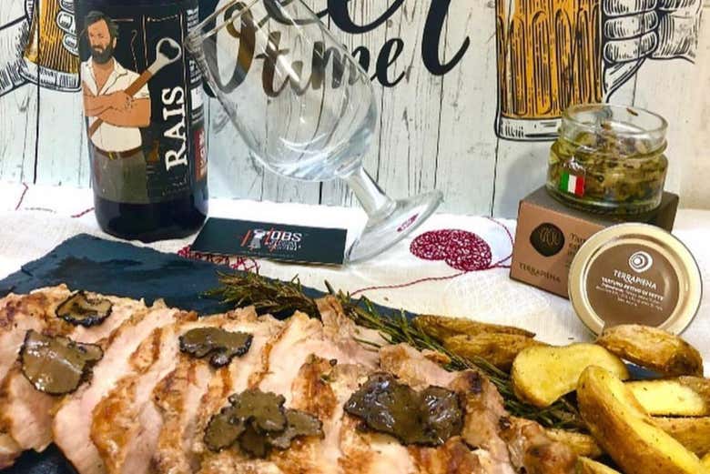 Un delizioso tagliere con carne, patate e tartufo