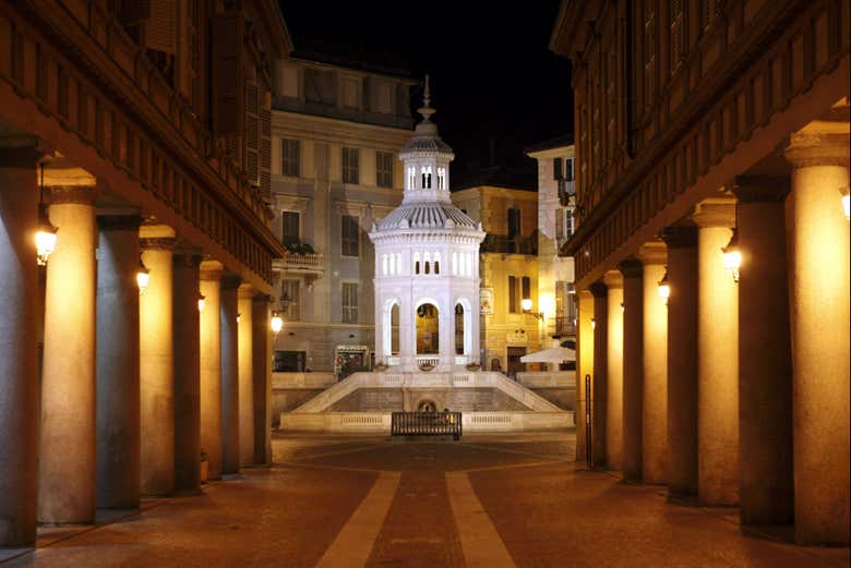 Piazza della Bollente at night
