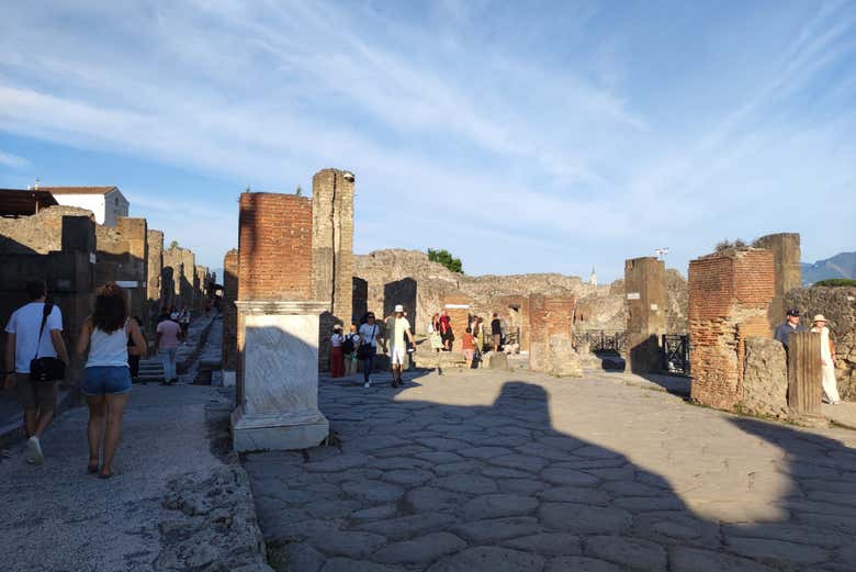 LA GRANDE  VIA DELL'ABBONDANZA